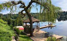 Cottage Lake Bed And Breakfast